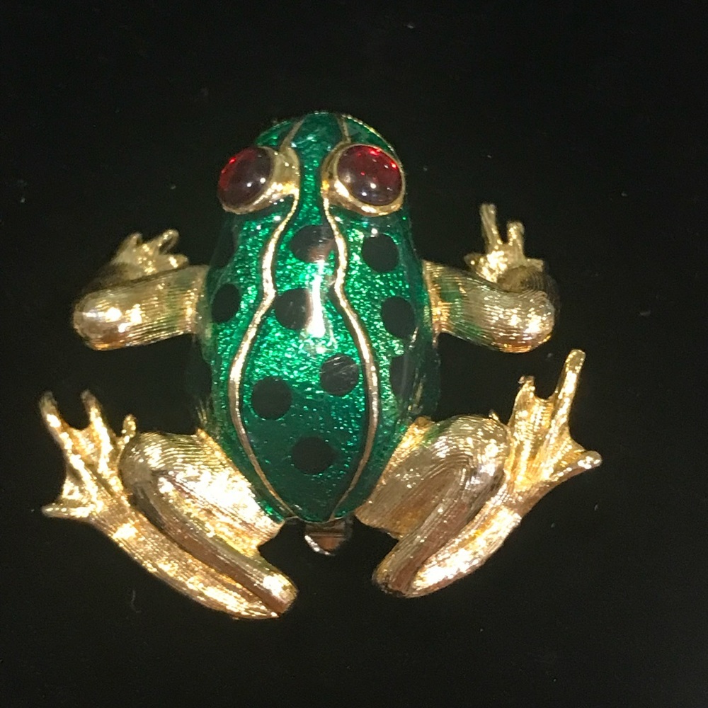 Cute Goldtone and Green Enameled Frog Brooch